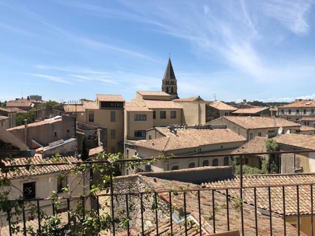 Appartement Avec Terrasse Panoramique Au Coeur De Nîmes Buitenkant foto