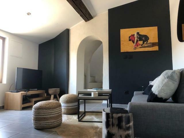 Appartement Avec Terrasse Panoramique Au Coeur De Nîmes Buitenkant foto