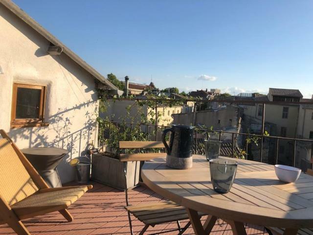 Appartement Avec Terrasse Panoramique Au Coeur De Nîmes Buitenkant foto