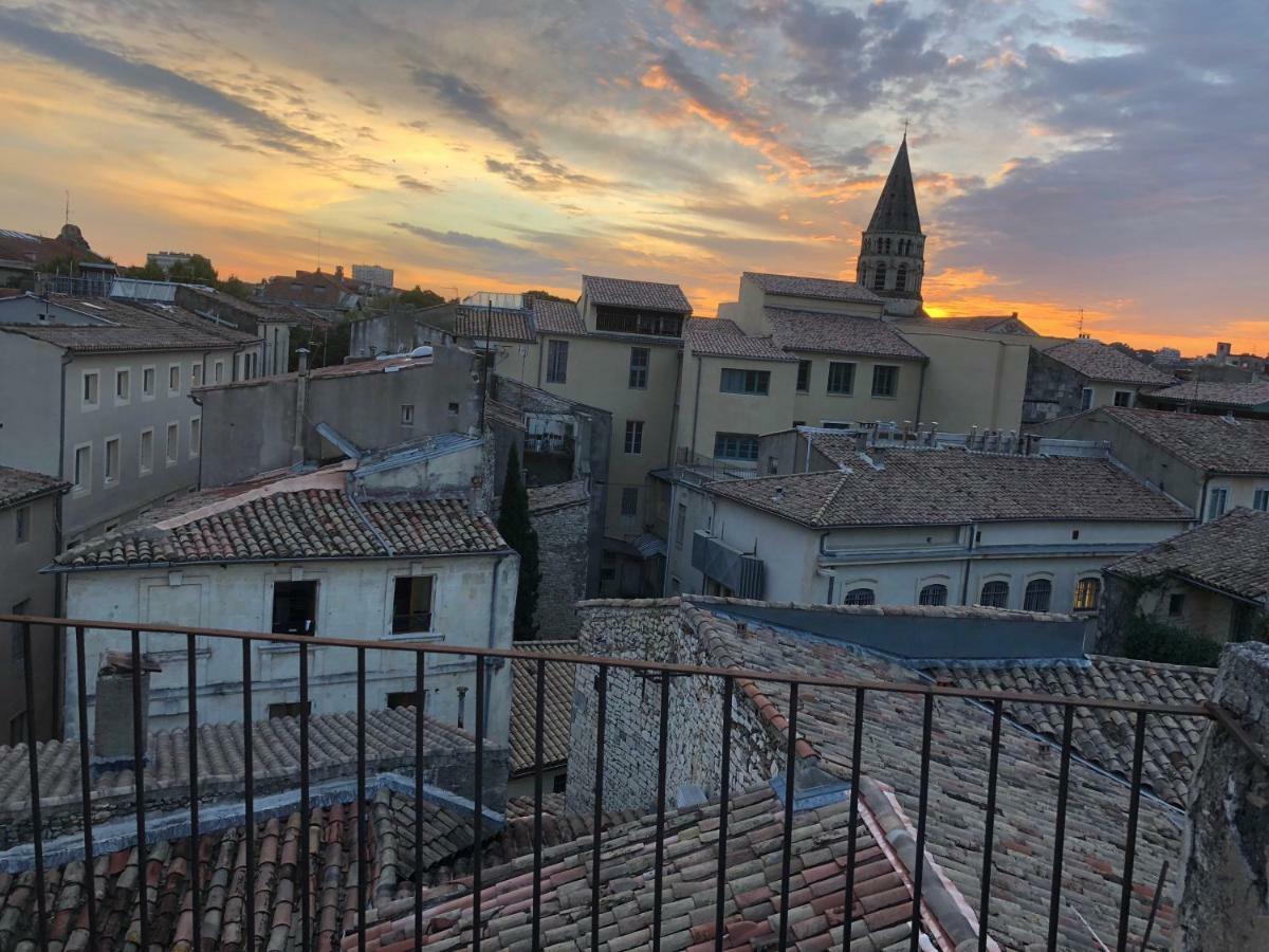Appartement Avec Terrasse Panoramique Au Coeur De Nîmes Buitenkant foto