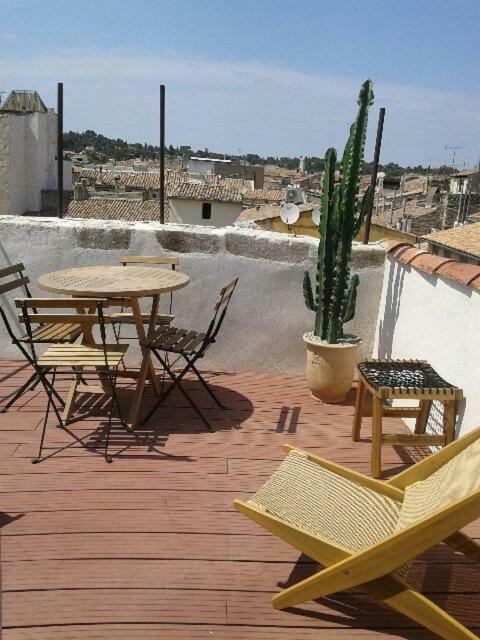 Appartement Avec Terrasse Panoramique Au Coeur De Nîmes Buitenkant foto