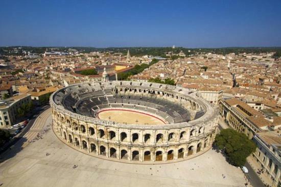 Appartement Avec Terrasse Panoramique Au Coeur De Nîmes Buitenkant foto